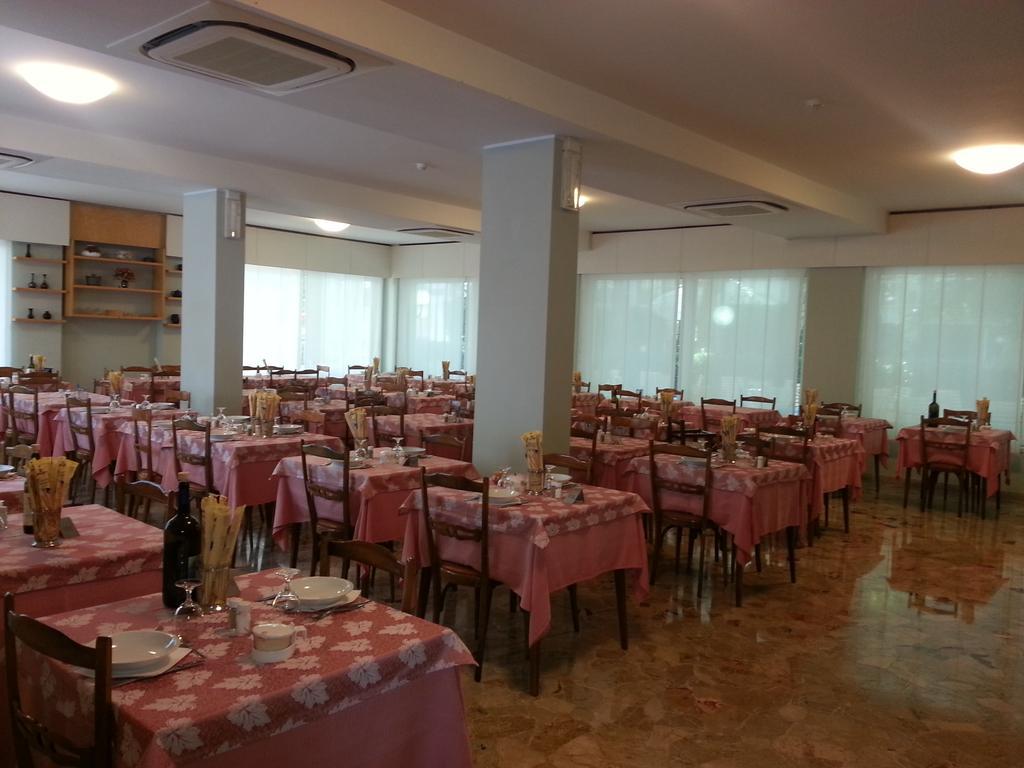 Hotel Irene Riccione Dış mekan fotoğraf